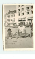 QUIBERON - Enfants Sur La Plage Devant Hôtel Beau Rivage (photo Format 9 X 12,5 Cm) - Quiberon