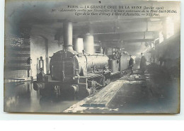 PARIS - La Grande Crue De La Seine (Janvier 1910) - Locomotive Arrêtée Par L'inondation à La Gare Place St.Michel - De Overstroming Van 1910