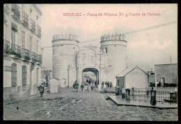 BADAJOZ -Plaza De Alfonso XII  Y Puerta De  Palmas. ( Editor  V. Rodriguez) Carte Postale - Badajoz