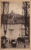 13 , Cpa MARSEILLE , Notre Dame De La Garde  Vue à Travers Le Pont Transbordeur  (15549) - Notre-Dame De La Garde, Funicular Y Virgen