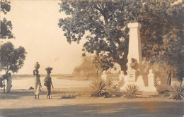 Tchad - FORT-LAMY - Le Monument Au Commandant Lamy - CARTE PHOTO - Ed. Inconnu  - Tsjaad