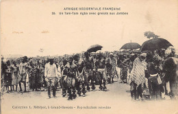 Côte D'Ivoire - Un Tam-tam Agba Avec Grelots Aux Jambes - Ed. L. Météyer 25 - Ivory Coast