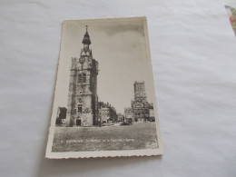 BETHUNE ( 62 Pas De Calais ) LE BEFFROI ET LA TOUR DE L EGLISE ANIMEES VIEILLES AUTOS COMMERCES 1955 - Bethune