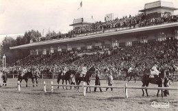 *CPA - 14 - DEAUVILLE - Les Courses - Deauville