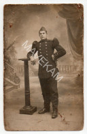 Cpa Photo " Portrait D'un Militaire En Tenue Avec Epaulettes " (pattes De Col N° 3 ) - Uniformen
