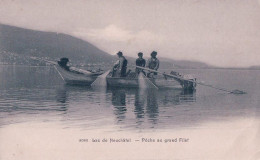 Lac De Neuchâtel, Barque De Pêcheur Au Grand Filet (1086) Léger Pli D'angle - Visvangst