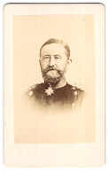 Fotografie Unbekannter Fotograf Und Ort, Portrait Von Sperling, Generalmajor In Uniform Mit Orden  - Berühmtheiten