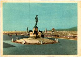 23-5-2024 (6 Z 3) Italy (older Colorised) Castle & Statue (3 Smaller Size Postcard) - Denkmäler