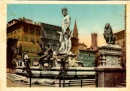 23-5-2024 (6 Z 3) Italy (older Colorised) Building & Statue (3 Smaller Size Postcard) - Denkmäler