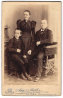 Fotografie Aug. Müller, Altona, Holstenstrasse 117, Mutter, Vater Und Sohn Im Sonntagsstaat  - Anonymous Persons