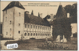 NUITS-SAINT-GEORGES- LA COUR D HONNEUR DU CHATEAU DE LA BECHERE - Nuits Saint Georges