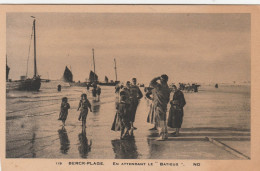 BERCK PLAGE EN ATTENDANT LE "BATIEUX" 1933 TBE - Berck