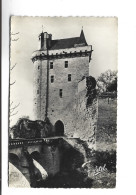 CPA PHOTO DPT 37 CHINON ,LE CHATEAU, LA TOUR DE L HORLOGE ET LE PONT SUR LES FOSSES - Chinon