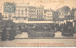 BEAUVAIS - La Place De L'Hôtel De Ville, Un Jour De Marché - Très Bon état - Beauvais