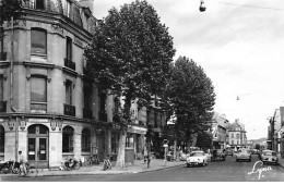 CHATOU - Avenue Du Maréchal Foch - La Poste - Très Bon état - Chatou