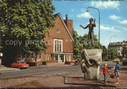 72470670 Wageningen Bevrijdingsmonument Met Aula Landbouwhogeschool Statue Wagen - Sonstige & Ohne Zuordnung