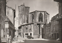 15- Saint Flour - La Halle Au Blé Voiture 2cv - Saint Flour