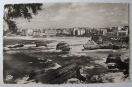 FRANCE - PYRENEES-ATLANTIQUES - BIARRITZ - La Grande Plage - 1956 - Biarritz