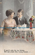R123121 Old Postcard. Woman And Man Near The Table - Monde