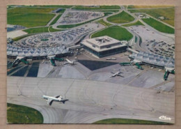 CPSM AVIATION - AEROPORT INTERNATIONAL 69 LYON SATOLAS - Parking Avion Et Aérogare Passagers - Vue Aérienne - Aerodromes