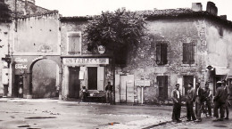 19601 / ⭐ ♥️ Rare FLEURY Aude Tabac Pompe Essence Garage PEUGEOT Epicerie Avenue De NARBONNE 1940s Bromure COMBIER - Autres & Non Classés