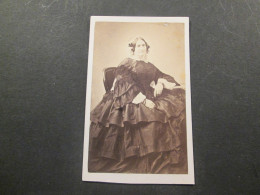 PHOTO CDV Femme Agee Assise Cliche MAINBERGER PARIS  - Anciennes (Av. 1900)