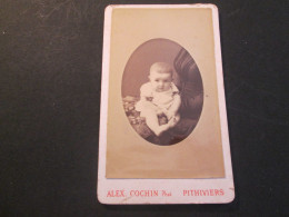 PHOTO CDV Bebe Assis Cliche A COCHIN PITHIVIERS  - Anciennes (Av. 1900)