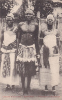 Dahomey Feticheurs Et Feticheuses Fetichism Nude Man And 2 Women - Dahome