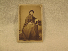 PHOTO CDV - Femme Agee Assise Cliche G FRANCESCHI PARIS  REF/PH145 - Anciennes (Av. 1900)