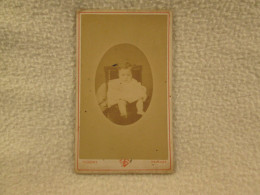 PHOTO CDV - Bebe Sur Une Chaise Cliche TOUZERY ORLEANS  REF/PH107 - Old (before 1900)