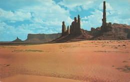 ETATS UNIS - Monument Valley - The Totem Pole And YeiBichai Dancers... - Colorisé - Carte Postale - Monument Valley