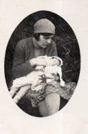 Photographie Vintage Photo Snapshot Mère Enfant Maternelle Complicité Bébé - Anonymous Persons
