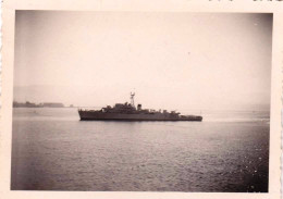 Photo Originale - Militaria  -1948 -mission Escadre  La  Méditerranée - Escale D'Ajaccio -fregate Anglaise "Cardigan Bay - Guerre, Militaire