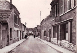 78 - Yvelines - BONNIERES Sur SEINE - Rue Raymond Pochon- Café - Bal - Bonnieres Sur Seine