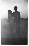 Photographie Vintage Photo Snapshot Couple Amoureux Lovers Contrejour Oléron - Sonstige & Ohne Zuordnung