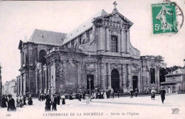 17 - Charente Maritime - LA ROCHELLE -  L'église - Sortie De Messe - La Rochelle