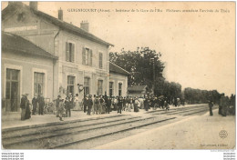 GUIGNICOURT PECHEURS ATTENDANT L'ARRIVEE DU TRAIN INTERIEUR DE LA GARE DE L'EST - Otros & Sin Clasificación