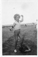 Photographie Vintage Photo Snapshot Escrime Escrimeur Enfant St Aubin Enfant  - Andere & Zonder Classificatie