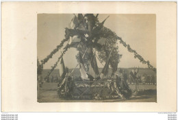 CARTE PHOTO INAUGURATION D'UN MONUMENT  AVEC LES SOLDATS EN ARRIERE PLAN - War 1914-18