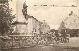  71 - LOUHANS - LE MONUMENT  ET LA RUE DU MUSEE - Louhans