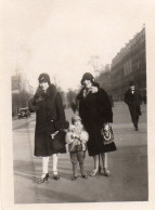 Photographie Vintage Photo Snapshot Mode Fashion Chapeau Hat élégance Chic - Other & Unclassified