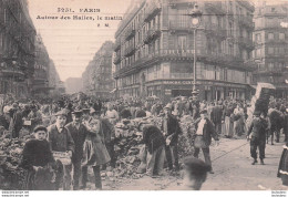 PARIS AUTOUR DES HALLES LE MATIN - Paris (01)