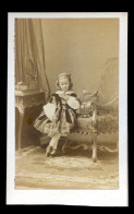 Disdéri Circa 1860/70 Photographie Albuminée - Petite Fille à La Cage Et L'oiseau - Photographe S.M. L' Empereur CDV18B - Oud (voor 1900)