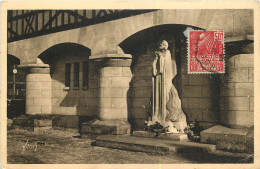   76 - ROUEN - PLACE DU MARCHE -  JEANNE D'ARC SUR SON BUCHER - Rouen