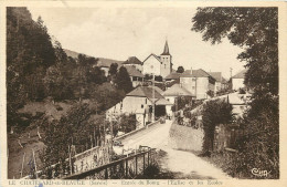  73 - LE CHATELARD EN BEAUGE - ENTREE DU BOURG L'EGLISE ET LES ECOLES - Le Chatelard