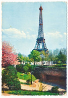 CPSM Dentelée 10.5 X 15  PARIS   La Tour Eiffel - Eiffelturm
