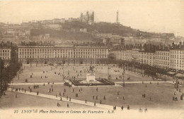  69 - LYON -  PLACE BELLECOUR ET COTEAU DE FOURVIERE - Lyon 1