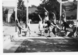 Photographie Vintage Photo Snapshot Gymnastique Cours Short équilibre - Other & Unclassified