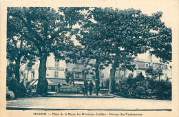 71 - MACON - PLACE DE LA BARRE - LES NOUVEAUX JARDINS - GROUPE DES VENDANGEURS - Macon