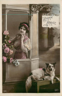 FEMME - LADY - FRAU - CHIEN - BONNE ANNEE - Women